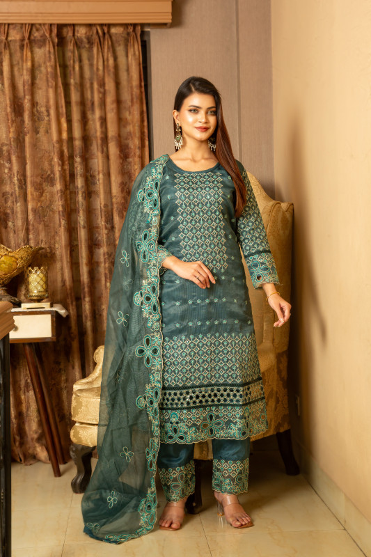 New Readymade Eid Collection Girls Cotton Skinprint Embroidery Lace Work Salwar Kameez | Three Piece 32